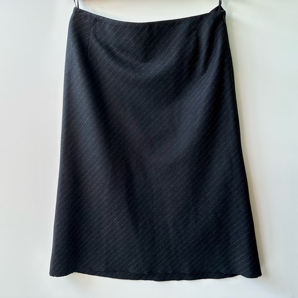 AKRIS A-Line Pinstripe Navy Wool Skirt, Like New, size 6 - Picture 2 of 7